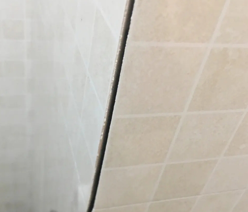 营口市瓷砖空鼓维修公司分享阳台瓷砖脱落的修复过程可以分为以下几个步骤